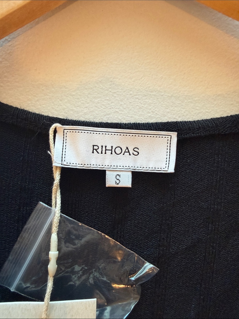 RIHOAS Black Short Sleeve V-Neck Button Front Top - Picture 4 of 4